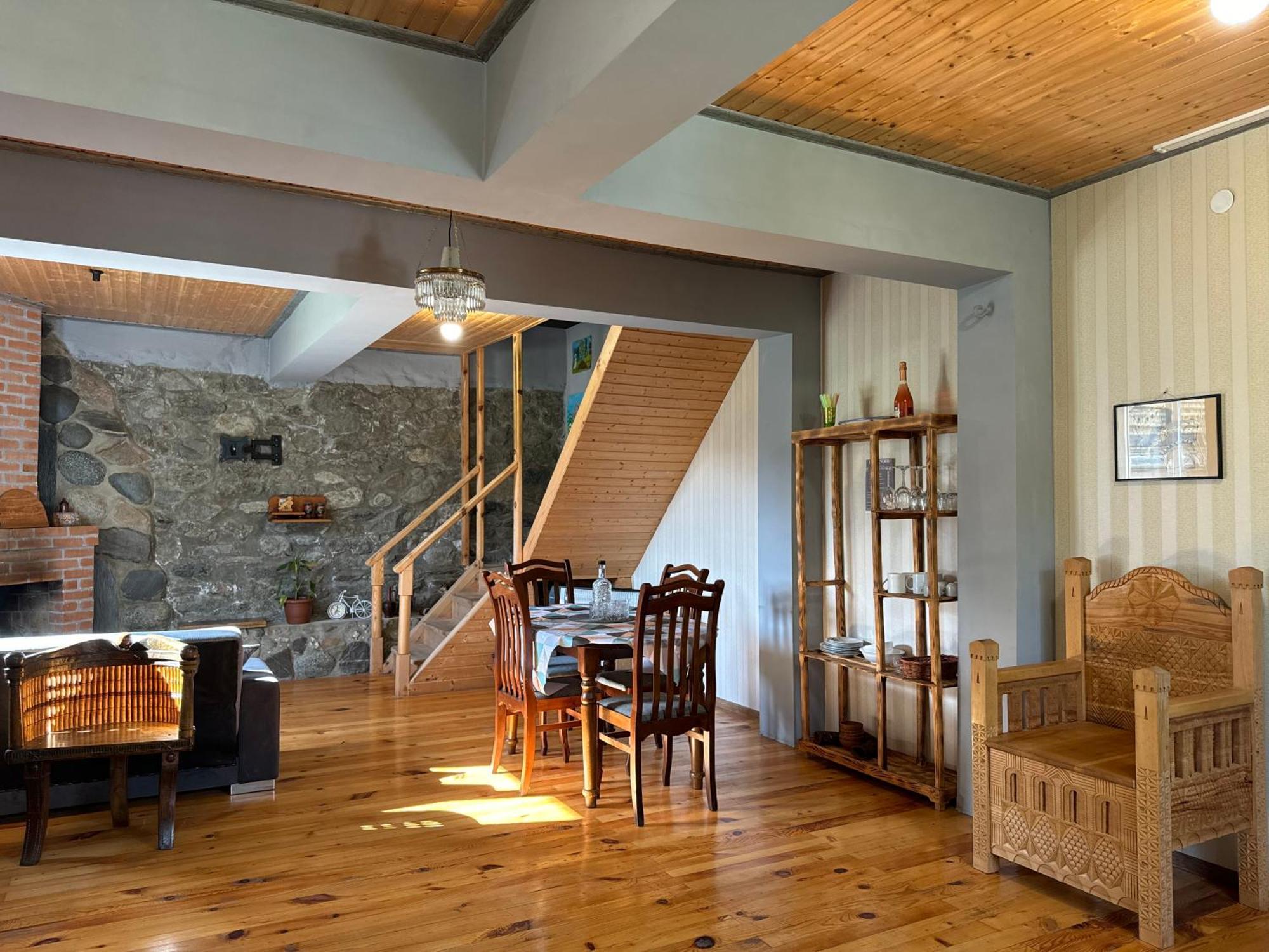 Barbara'S Eco-Cozy Guesthouse Mestia Ngoại thất bức ảnh
